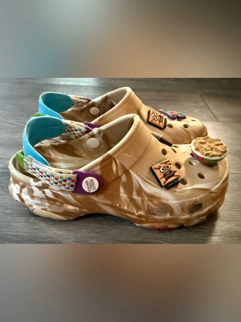 CROCS Cinnamon Toast Crunch sz 6